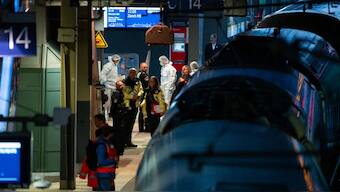 Police officers investigate on the railway platform at Hamburg's main train station where at least 12 people have been injured in a knife attack on May 23, 2025. AFP