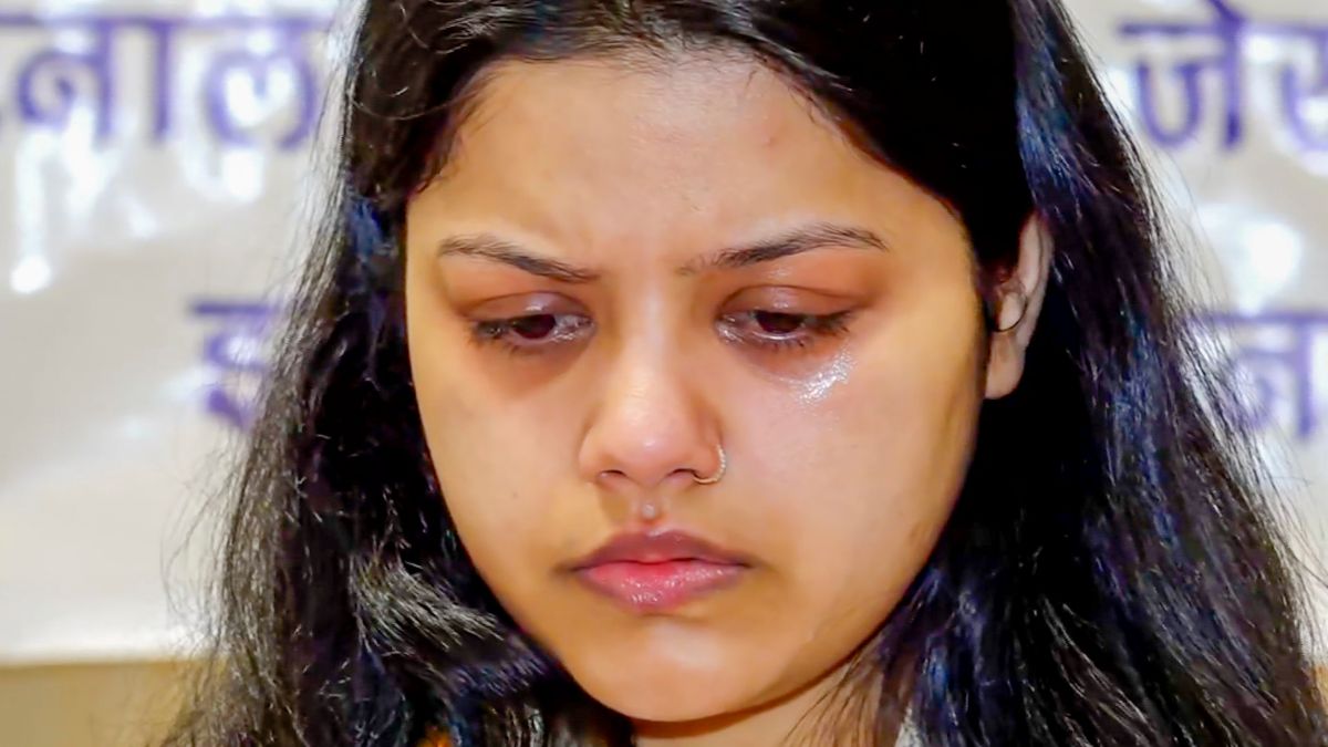 Why wife of Indian Navy officer killed in Pahalgam terror attack is being trolled Why wife of Indian Navy officer killed in Pahalgam terror attack is being trolled