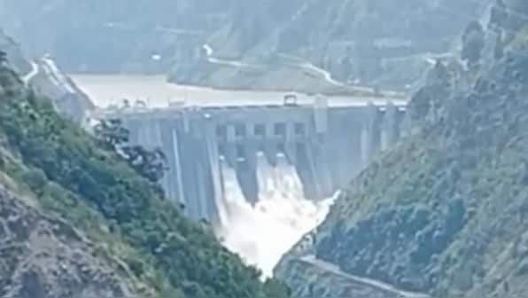 WATCH: India opens gates of Baglihar and Salal dams, causing waters of Chenab to swell