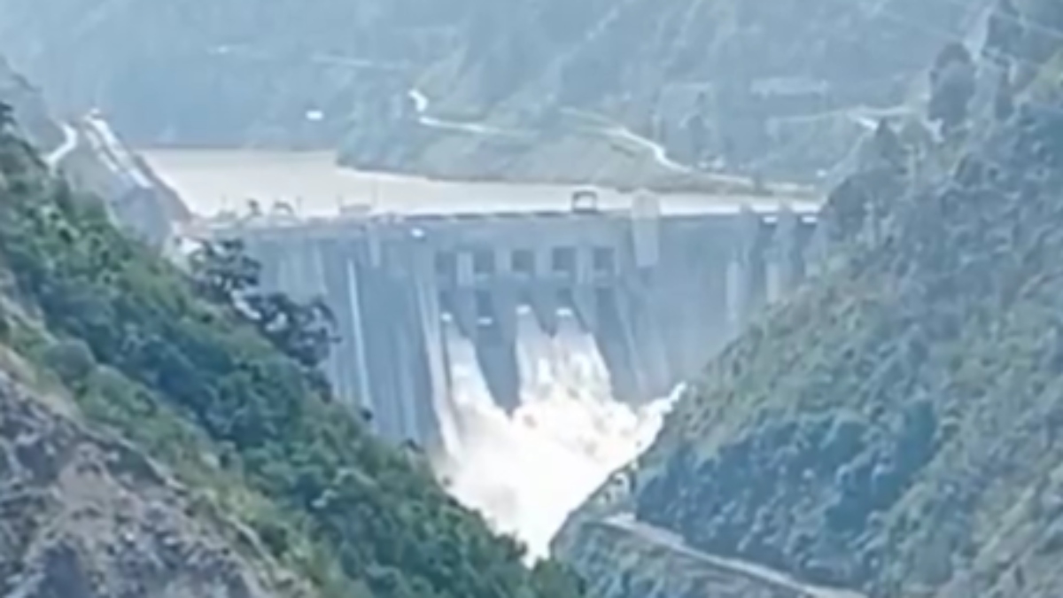 WATCH: India opens gates of Baglihar and Salal dams, causing waters of ...