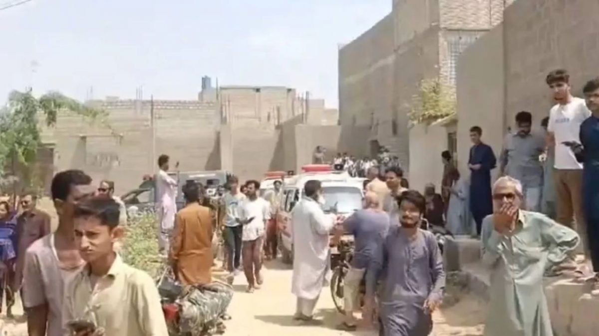 After Lahore, explosions heard in Pakistan's Karachi amid tensions with India After Lahore, explosions heard in Pakistan's Karachi amid tensions with India