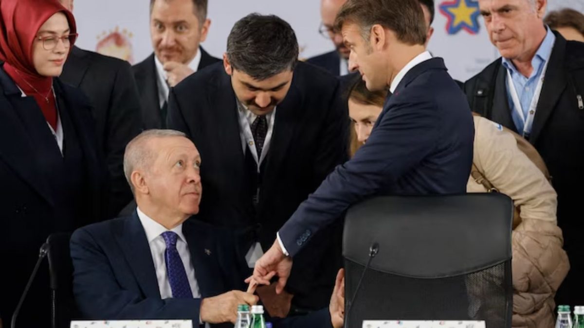 During the whole interaction, Erdogan remained seated. During the whole interaction, Erdogan remained seated.