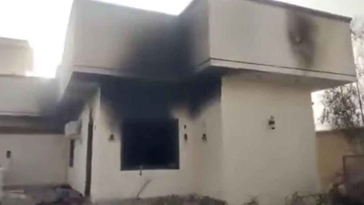 Angry mob torches vehicles, Sindh home minister's house as protest against canal project intensifies Angry mob torches vehicles, Sindh home minister's house as protest against canal project intensifies