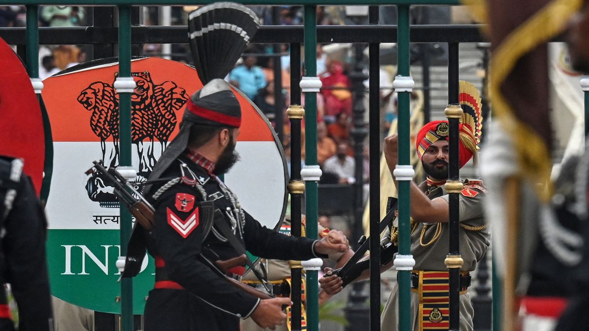 India-Pakistan tension: Beating Retreat resumes today at Attari, but without handshakes India-Pakistan tension: Beating Retreat resumes today at Attari, but without handshakes