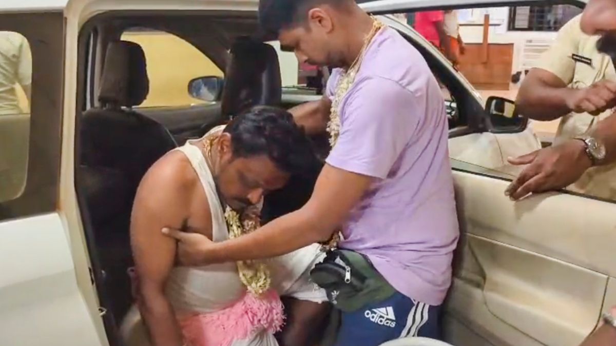 7 dead, many injured at stampede in Goa temple: Did electric shock lead to the tragedy? 7 dead, many injured at stampede in Goa temple: Did electric shock lead to the tragedy?