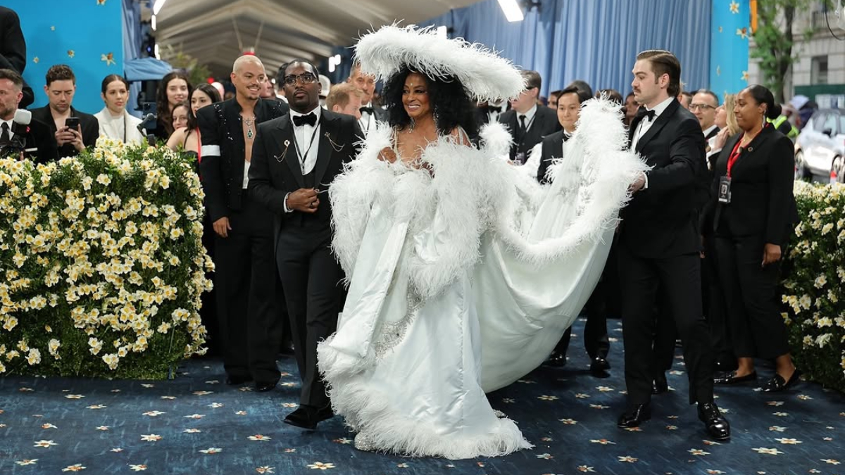 ross fall dress event Diana Ross Shuts Down Met Gala Carpet in First Appearance in 22 Years