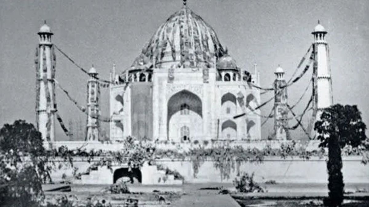During 1971 India Pakistan war, Archaeological Survey of India (ASI) undertook a mission to camouflage the Taj Mahal as Pak air forced carried out air strikes near Agra. Image courtesy: X/ @archeaohistories During 1971 India Pakistan war, Archaeological Survey of India (ASI) undertook a mission to camouflage the Taj Mahal as Pak air forced carried out air strikes near Agra. Image courtesy: X/ @archeaohistories