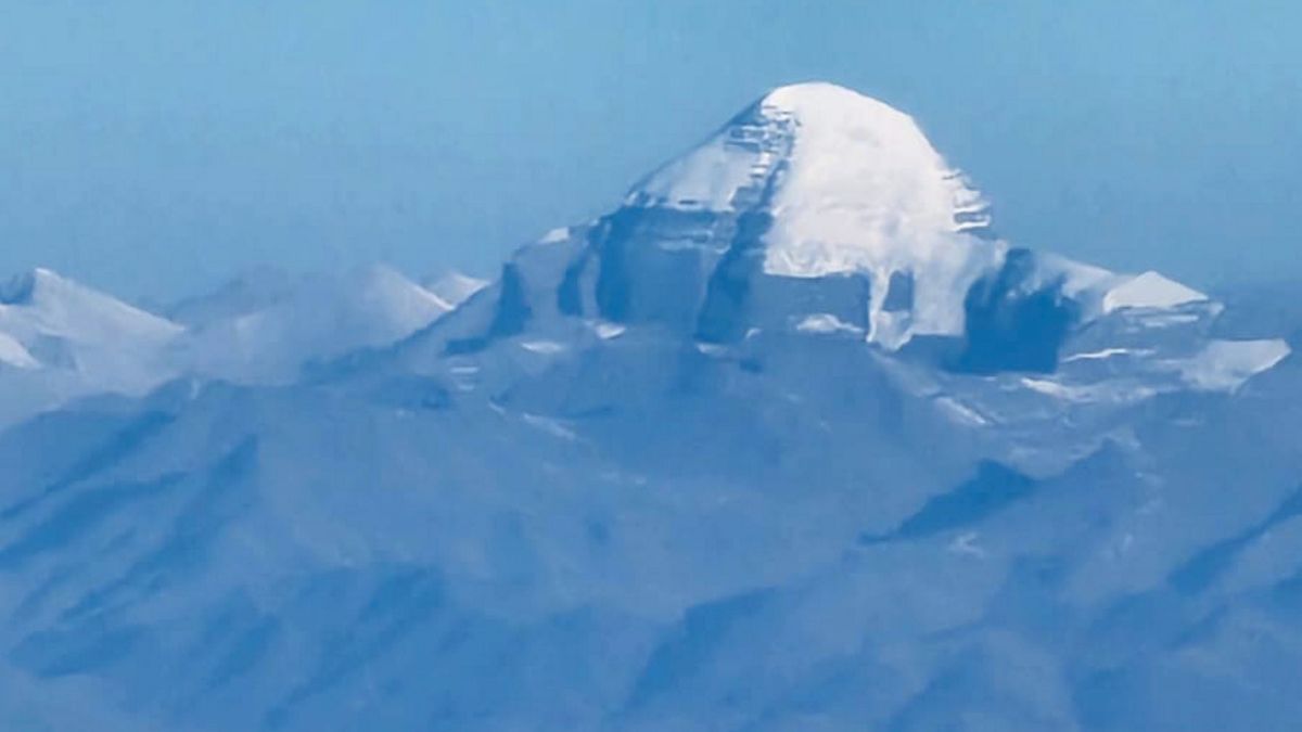 The Kailash Mansarovar is seen from the flight. PTI
The Kailash Mansarovar is seen from the flight. PTI