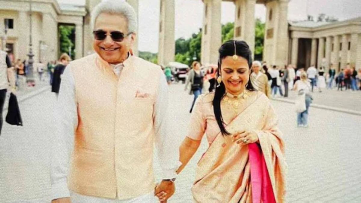 A photo of the two, smiling and holding hands, has gone viral on social media. Image: News18
A photo of the two, smiling and holding hands, has gone viral on social media. Image: News18