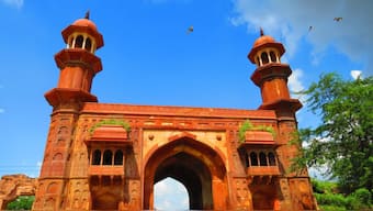 Grand entrance gateway to the Jajau Sarai