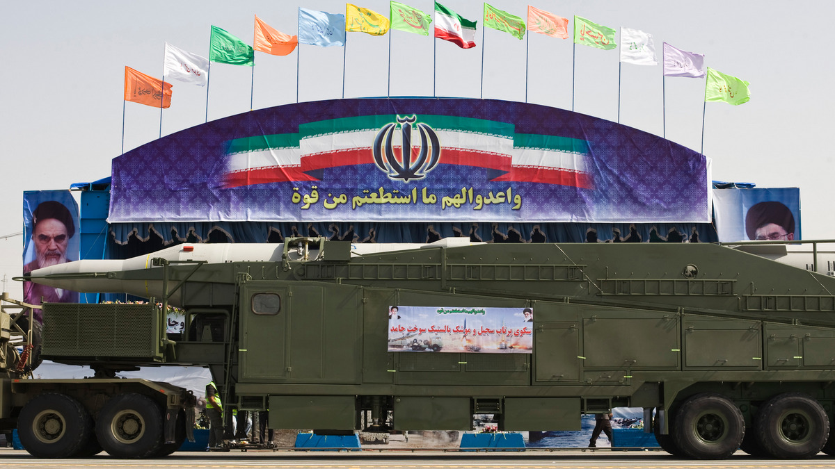 A Sejjil missile is being moved along the reviewing stand during a military parade to commemorate the anniversary of the start of the 1980-1988 Iran-Iraq war, in Tehran September 22, 2009. REUTERS/Raheb Homavandi (IRAN POLITICS MILITARY) A Sejjil missile is being moved along the reviewing stand during a military parade to commemorate the anniversary of the start of the 1980-1988 Iran-Iraq war, in Tehran September 22, 2009. REUTERS/Raheb Homavandi (IRAN POLITICS MILITARY)