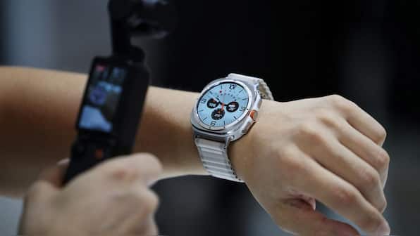 Health in your hands: Samsung unveils doctor-patient data bridge, rivals Apple and Google