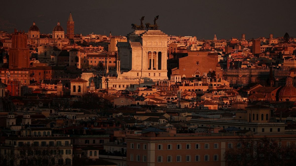 Italy expands legal immigration with nearly 500,000 work permits through 2028