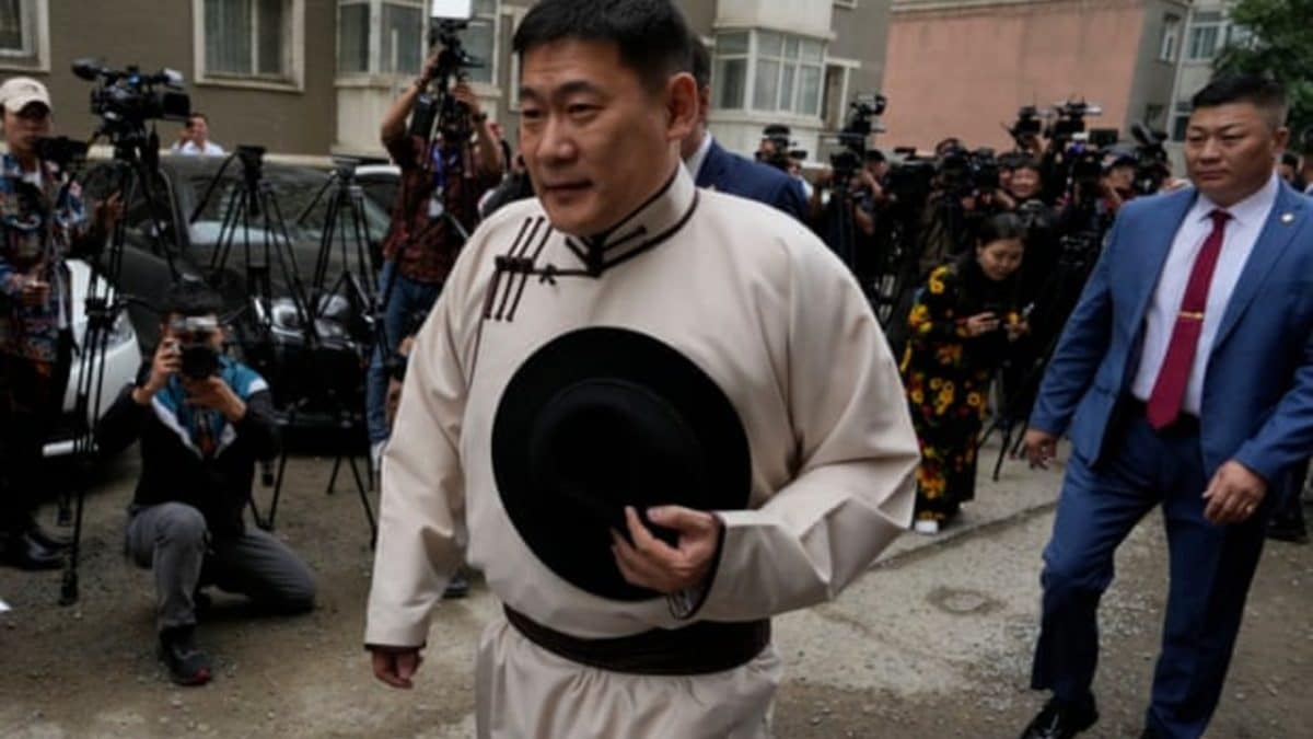 Mongolian Prime Minister resigns after losing parliament confidence vote
