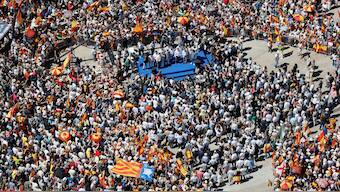PP's President Alberto Nunez Feijoo (C) and Spain's former prime minister Jose Maria Aznar (C,R) stand on stage during a demonstration called by Spain's right-wing opposition party Partido Popular (PP) to protest against the ruling government in Plaza de Espana square in Madrid. AFP