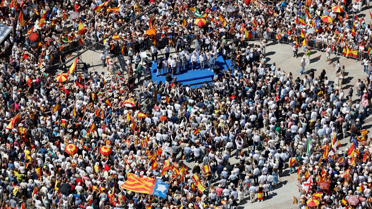 Tens of thousands protest in Madrid, accuse PM Sanchez’s government of corruption Tens of thousands protest in Madrid, accuse PM Sanchez’s government of corruption