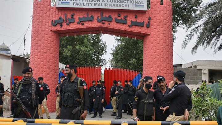 Terrorist attack on Khyber Pakhtunkhwa police centre kills seven officers
