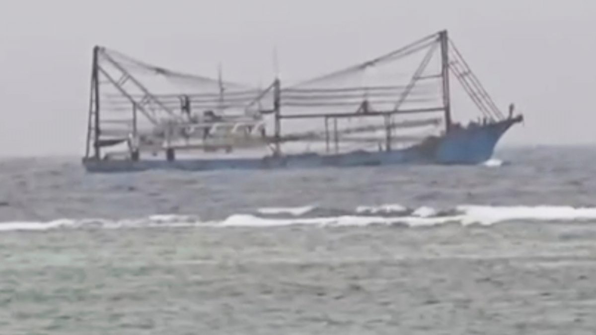 Chinese ship stranded near Philippine outpost in South China Sea amid storm Chinese ship stranded near Philippine outpost in South China Sea amid storm