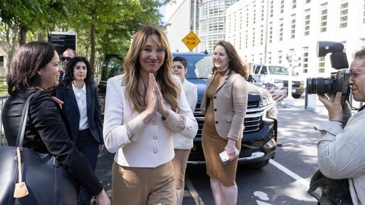 Nicole Daedone, center, founder and former CEO of OneTaste, leaves Brooklyn federal court on Tuesday in New York. AP Nicole Daedone, center, founder and former CEO of OneTaste, leaves Brooklyn federal court on Tuesday in New York. AP
