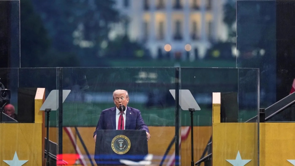 They fight fight fight & win win win: Trump shores up nationalist spirit in historic military parade They fight fight fight & win win win: Trump shores up nationalist spirit in historic military parade