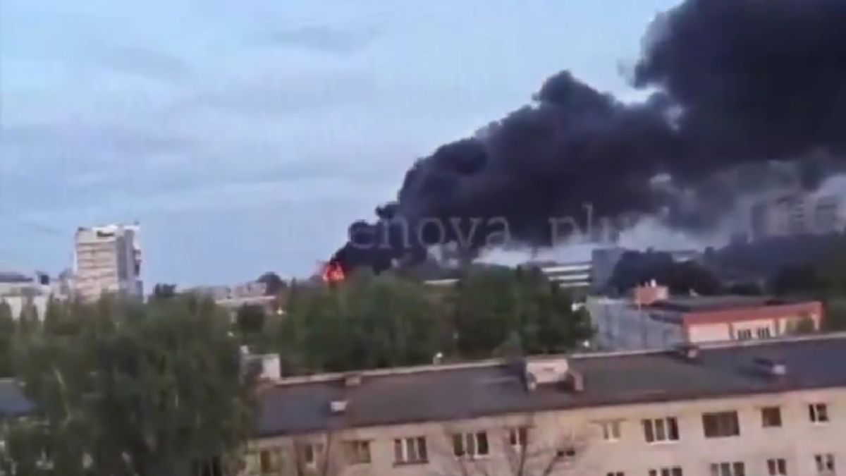 Smoke rises from a military production site in Cheboksary in Chuvashia region of Russia after a Ukrainian drone attack on Monday, June 9, 2025. (Photo: X/Ukrainian government) Smoke rises from a military production site in Cheboksary in Chuvashia region of Russia after a Ukrainian drone attack on Monday, June 9, 2025. (Photo: X/Ukrainian government)