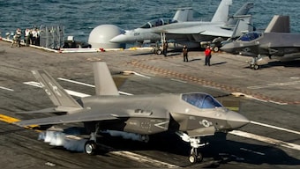 An F-35 fighter jet on the deck of the US nuclear-powered aircraft carrier George Washington. (Photo: AP)