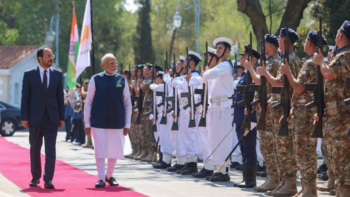 Prime Minister Narendra Modi inspects the honour guard as Cyprus' President Nikos Christodoulides welcomes him during an official visit. (Photo: X/Narendra Modi) Prime Minister Narendra Modi inspects the honour guard as Cyprus' President Nikos Christodoulides welcomes him during an official visit. (Photo: X/Narendra Modi)