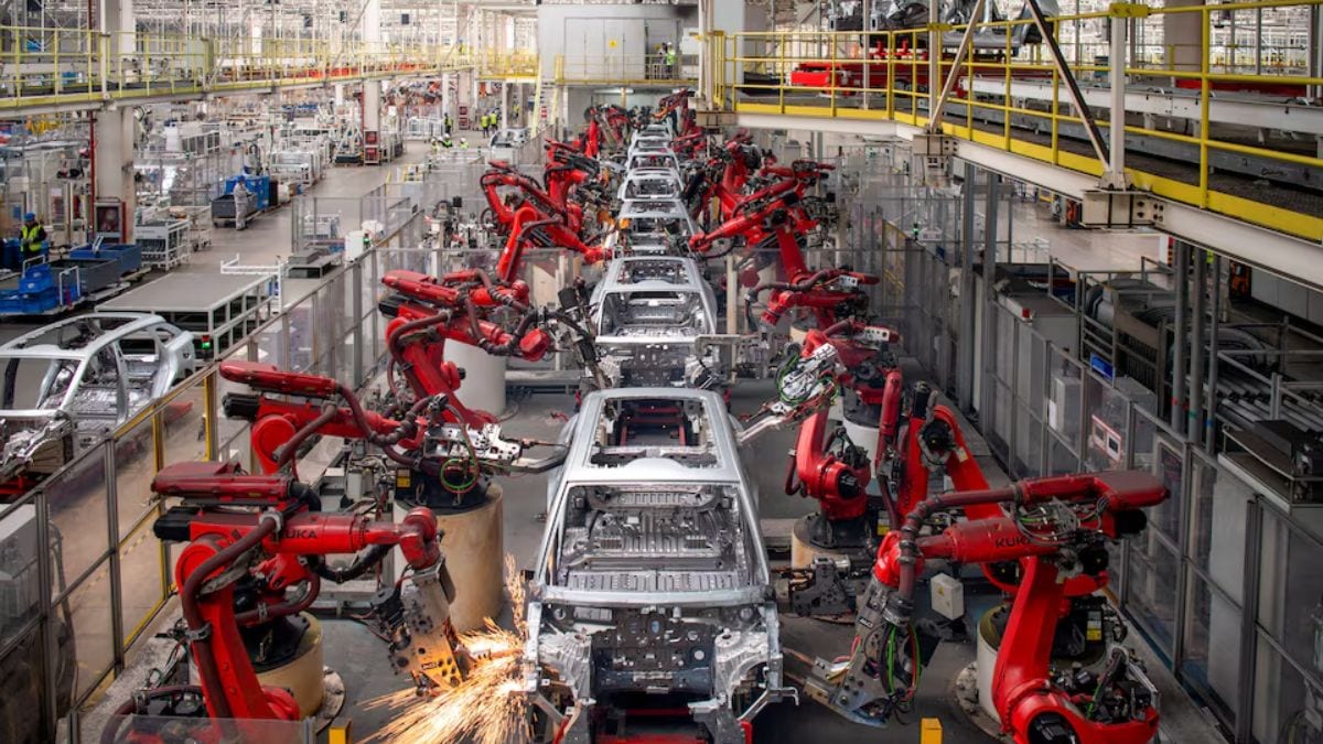 China's May industrial profits fall 9% amid economic stress & trade war with US