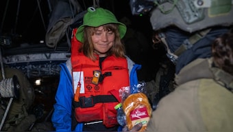 Israeli soldier offering bread to climate activist Greta Thunberg as Madleen heads to Israel. X - @IsraelMFA