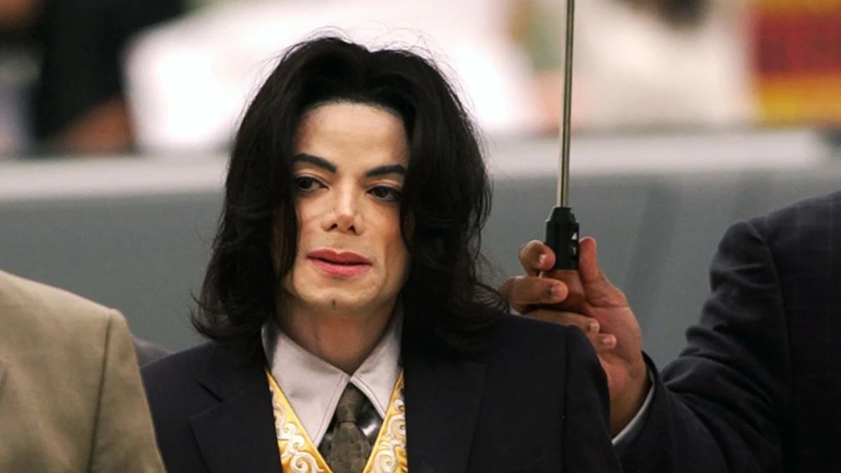 Michael Jackson arrives at the Santa Barbara County Courthouse for his child molestation trial in Santa Maria, Calif., May 25, 2005. Michael Jackson arrives at the Santa Barbara County Courthouse for his child molestation trial in Santa Maria, Calif., May 25, 2005.