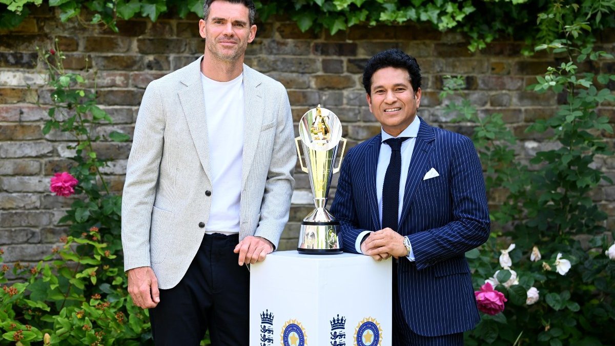 James Anderson and Sachin Tendulkar pose with the new Anderson-Tendulkar Trophy. Image credit: England and Wales Cricket Board
James Anderson and Sachin Tendulkar pose with the new Anderson-Tendulkar Trophy. Image credit: England and Wales Cricket Board