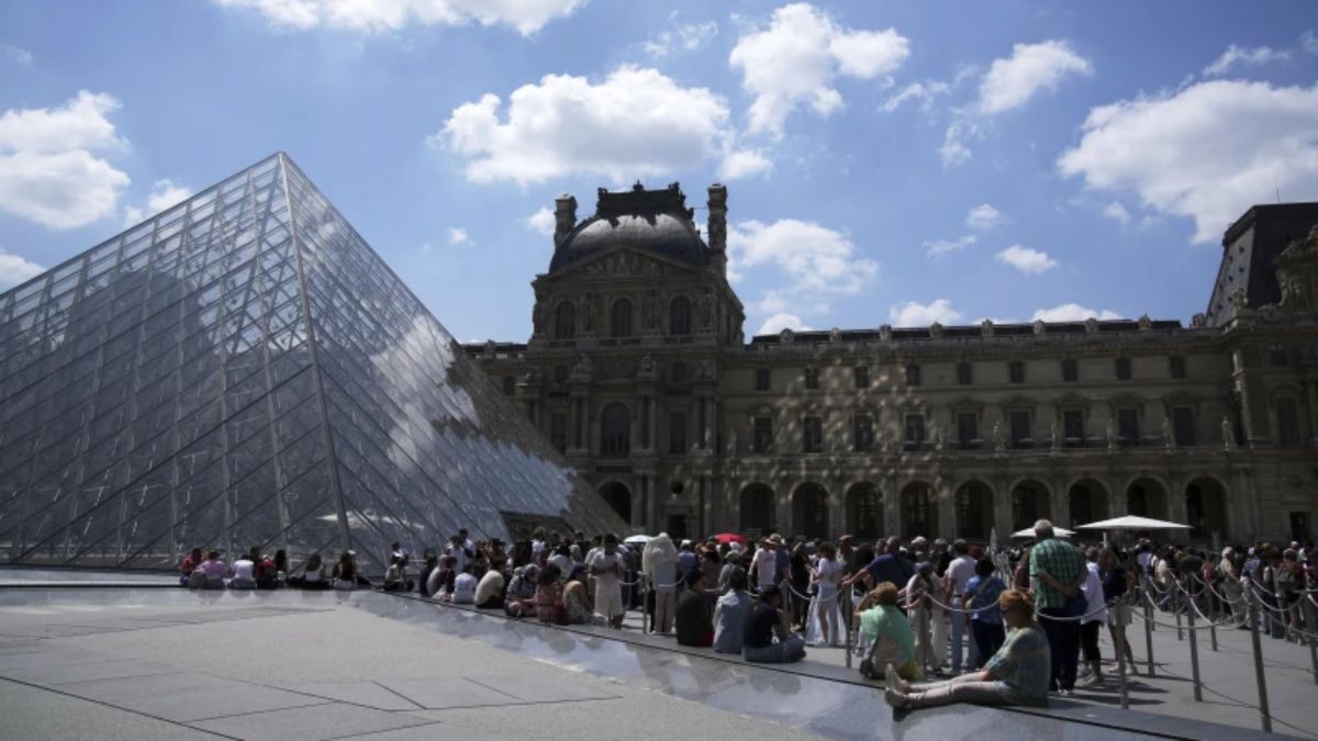 Tourists wait in line outside the louvre museum which failed to open on time on June 16. AP Tourists wait in line outside the louvre museum which failed to open on time on June 16. AP