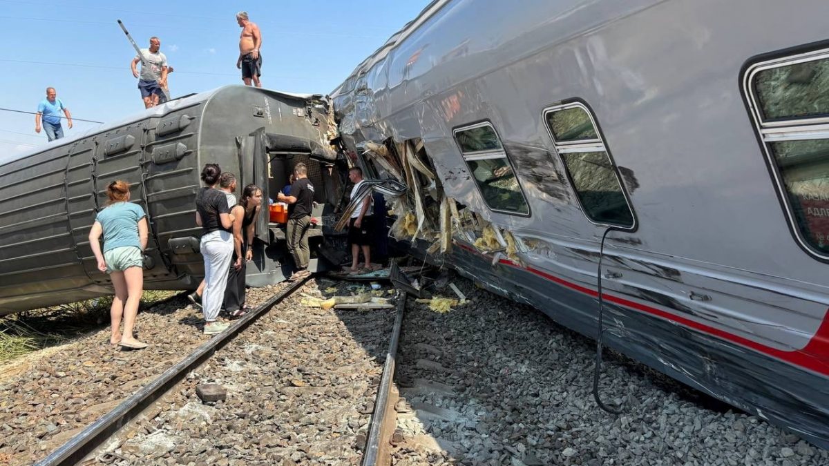 Russia: 7 dead, 30 injured after train derails in Bryansk region due to suspected bridge collapse. Image: Reuters(representative) Russia: 7 dead, 30 injured after train derails in Bryansk region due to suspected bridge collapse. Image: Reuters(representative)