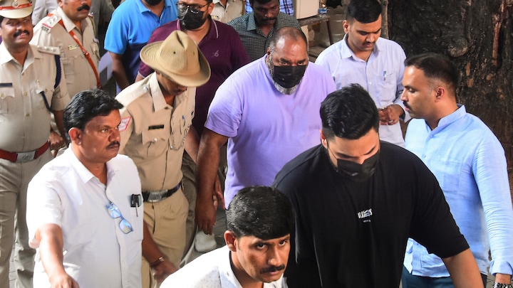 Chinnaswamy stampede: Karnataka HC grants interim bail to senior RCB official Nikhil Sosale and DNA executives