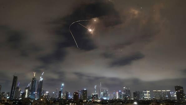 Houthis threaten to target US ships if Washington joins Israel in war against Iran