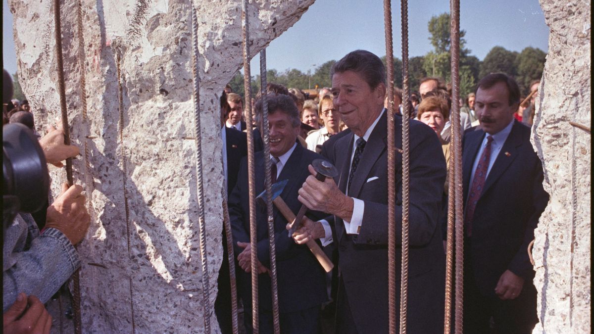 Former US President Ronald Reagan looks susprised when he was handed a hammer and chisel to work on one of the last remnants of the Berlin Wall, September 12, 1990. File Image/Reuters Former US President Ronald Reagan looks susprised when he was handed a hammer and chisel to work on one of the last remnants of the Berlin Wall, September 12, 1990. File Image/Reuters