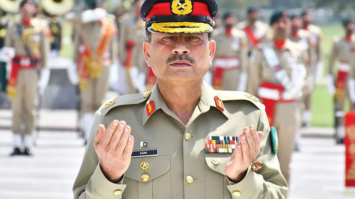Field Marshal Syed Asim Munir (C) prays after laying wreath on the martyrs' monument during a guard of honor ceremony at General Headquarters (GHQ) in Rawalpindi on May 21, 2025. Photo by Handout/ Pakistan's Inter-Services Public Relations (ISPR)/AFP Field Marshal Syed Asim Munir (C) prays after laying wreath on the martyrs' monument during a guard of honor ceremony at General Headquarters (GHQ) in Rawalpindi on May 21, 2025. Photo by Handout/ Pakistan's Inter-Services Public Relations (ISPR)/AFP