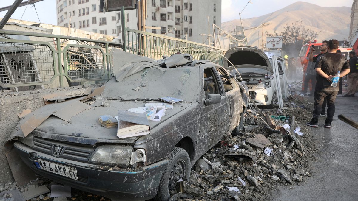People gather near damaged vehicles in the aftermath of Israeli strikes, in Tehran, Iran, June 13, 2025. Majid Asgaripour/WANA (West Asia News Agency) via Reuters People gather near damaged vehicles in the aftermath of Israeli strikes, in Tehran, Iran, June 13, 2025. Majid Asgaripour/WANA (West Asia News Agency) via Reuters