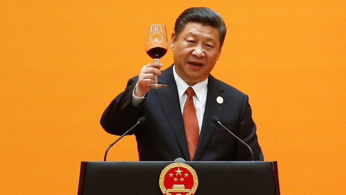 Chinese President Xi Jinping makes a toast at the beginning of the welcoming banquet at the Great Hall of the People during the first day of the Belt and Road Forum in Beijing, China on May 14, 2017. (Source: Reuters) Chinese President Xi Jinping makes a toast at the beginning of the welcoming banquet at the Great Hall of the People during the first day of the Belt and Road Forum in Beijing, China on May 14, 2017. (Source: Reuters)