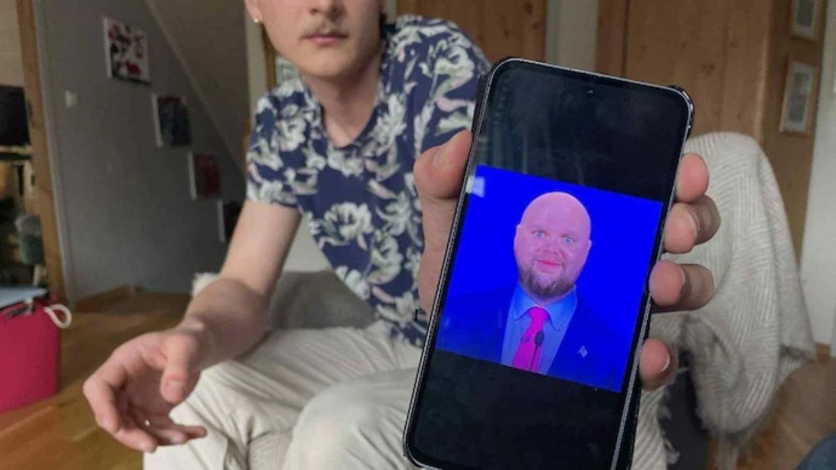 Man claims he was 'denied entry into US' after 'bald JD Vance meme' found on phone Man claims he was 'denied entry into US' after 'bald JD Vance meme' found on phone