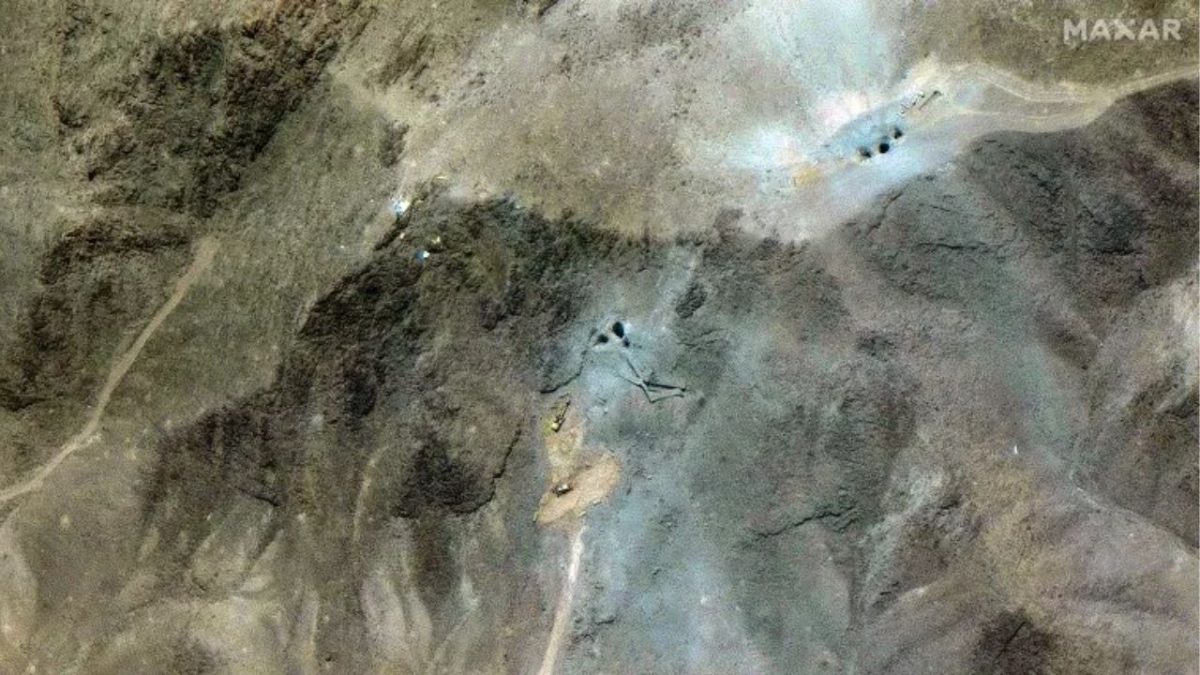 Close-up showing excavators near the northern entrances to Fordow's underground complex. Source: Maxar Technologies Close-up showing excavators near the northern entrances to Fordow's underground complex. Source: Maxar Technologies