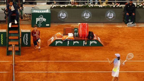 'I don't think that was fair': Iga Swiatek fumes over umpire call in French Open exit against Sabalenka