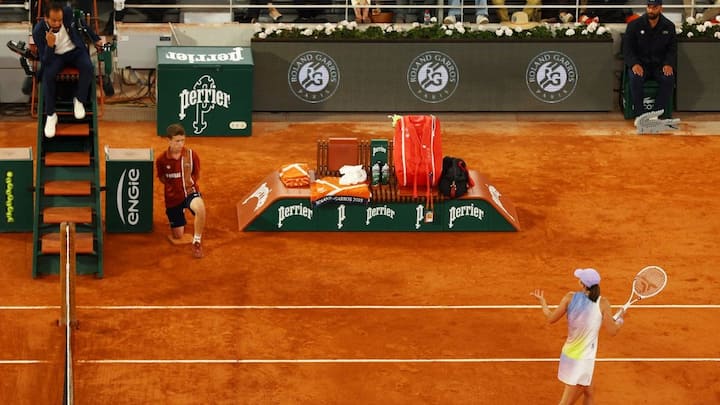 'I don't think that was fair': Iga Swiatek fumes over umpire call in French Open exit against Sabalenka