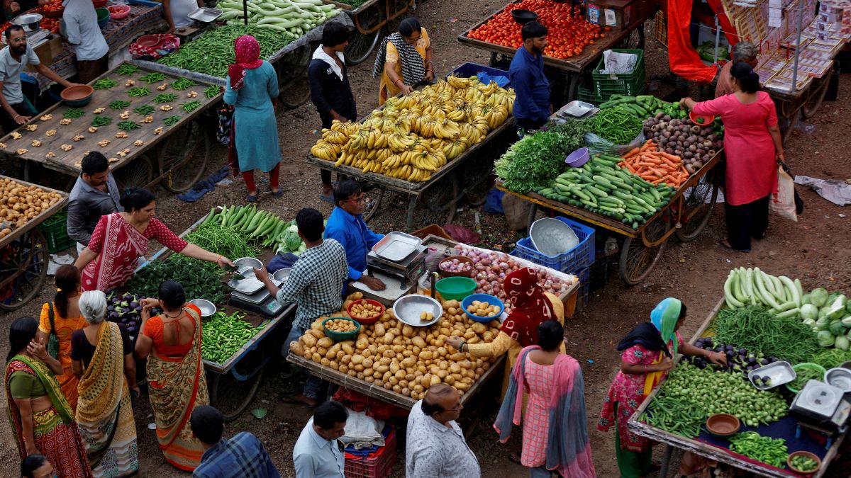 India’s retail inflation rises to 0.71% in November on slower fall in food prices India’s retail inflation rises to 0.71% in November on slower fall in food prices