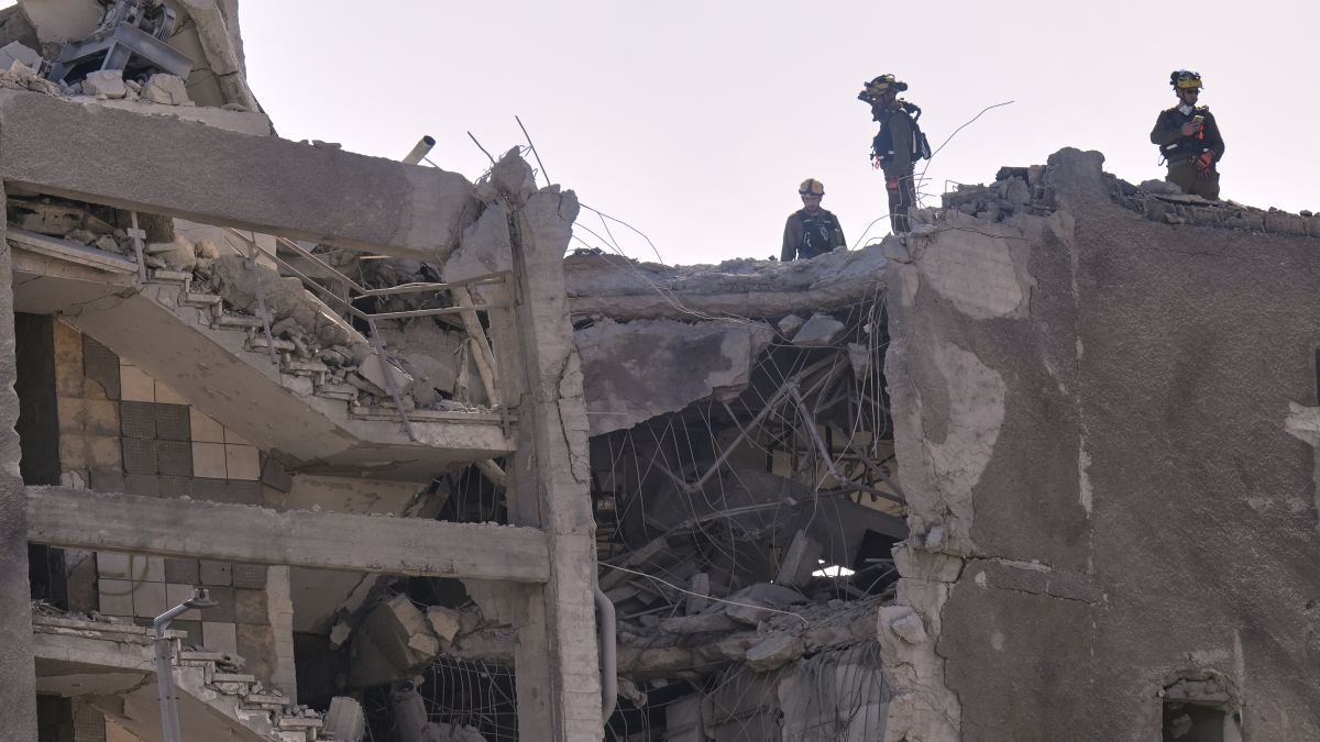 LIVE | America joins Israel-Iran war: Iranian FM arrives in Moscow to meet Putin amid fresh Israeli strikes on military sites LIVE | America joins Israel-Iran war: Iranian FM arrives in Moscow to meet Putin amid fresh Israeli strikes on military sites