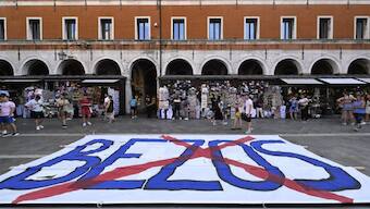 People gather to protest against the wedding of Amazon founder and CEO Jeff Bezos and journalist Lauren Sanchez in Venice. AFP