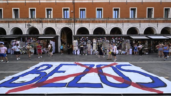How Jeff Bezos's wedding has divided Venice – Firstpost