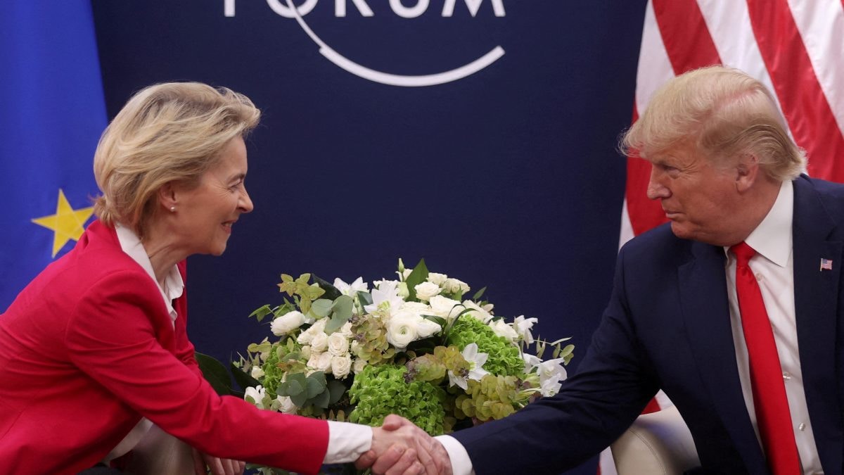 Trump, EU chief meet in Scotland to avert transatlantic trade war