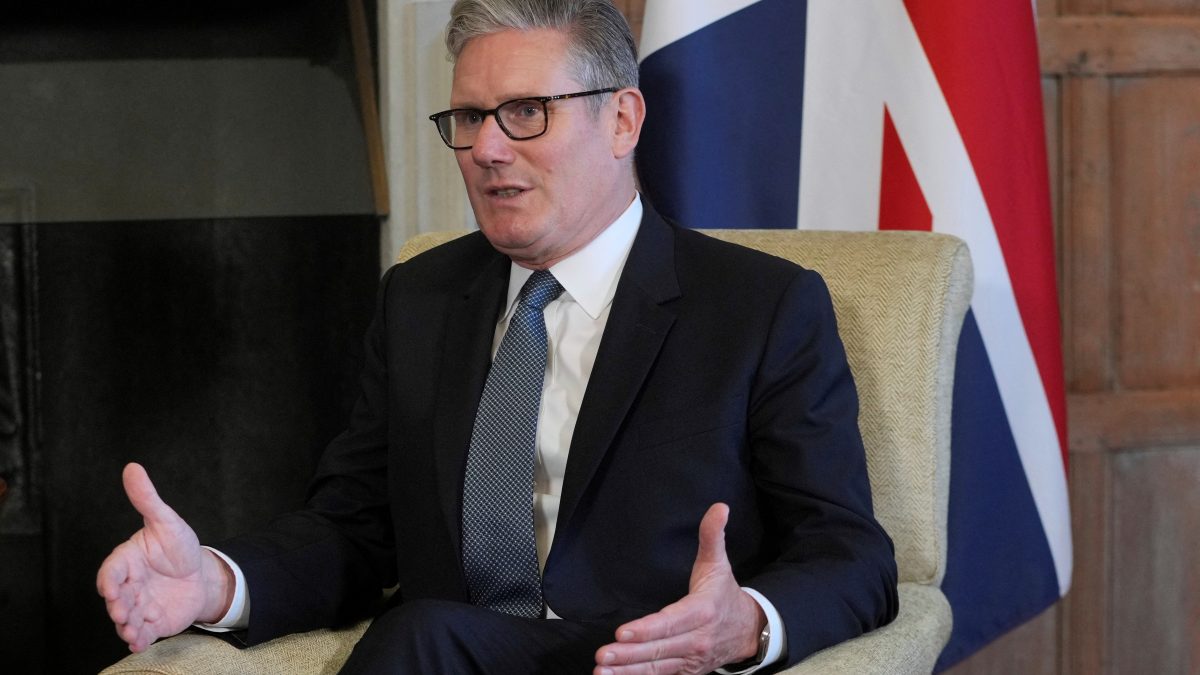 Starmer says Britain will ‘never surrender’ to far-right protesters misusing English flag Starmer says Britain will ‘never surrender’ to far-right protesters misusing English flag