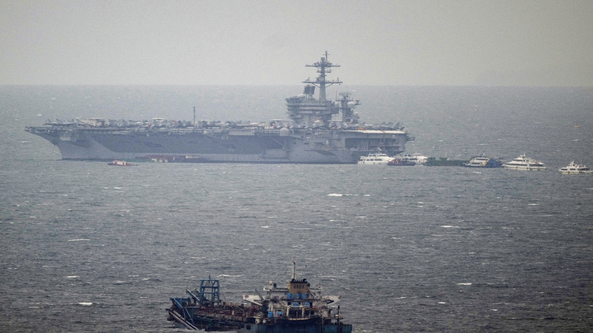 US aircraft carrier George Washington arrives off Philippine capital for port visit